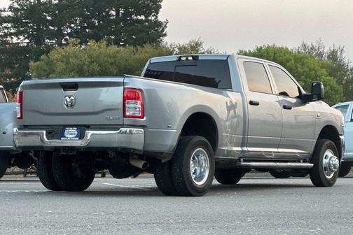 2024 RAM 3500 Tradesman Crew Cab 4x4 8' Box