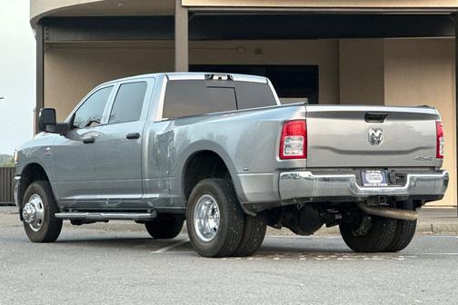 2024 RAM 3500 Tradesman Crew Cab 4x4 8' Box