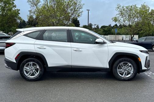 White Pearl 2026 Hyundai TUCSON SE