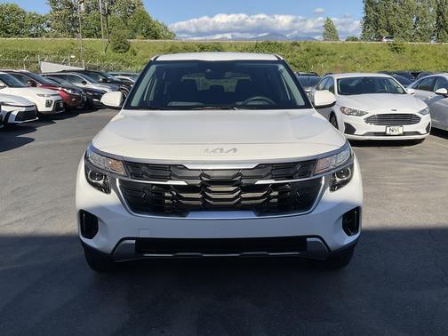 Snow White Pearl 2024 Kia Seltos LX