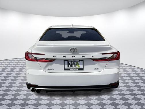 WHTIE 2025 Toyota Camry SE