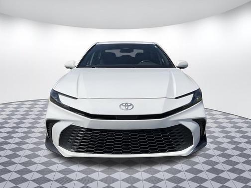 WHTIE 2025 Toyota Camry SE