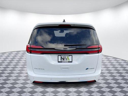 2024 Chrysler Pacifica Hybrid Select