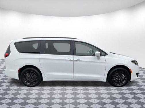 2020 Chrysler Pacifica L