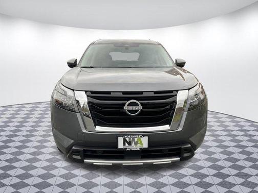 2025 Nissan Pathfinder SL 4WD