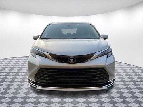 2024 Toyota Sienna XLE 8 Passenger