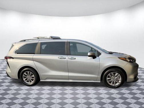 2024 Toyota Sienna XLE 8 Passenger