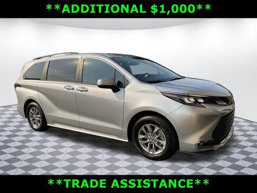 2024 Toyota Sienna XLE 8 Passenger