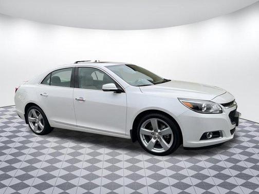 Iridescent Pearl Tricoat 2015 Chevrolet Malibu 2LZ