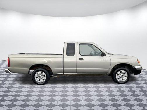 2000 Nissan Frontier XE King Cab