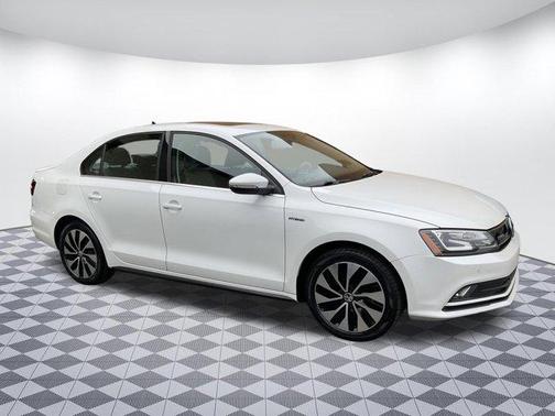 Oryx White Pearl 2015 Volkswagen Jetta Hybrid SEL Premium