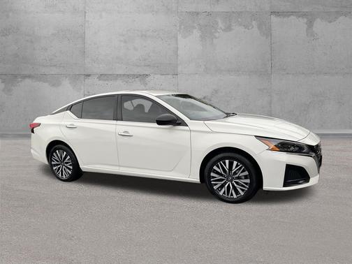 Glacier White 2025 Nissan Altima SV AWD