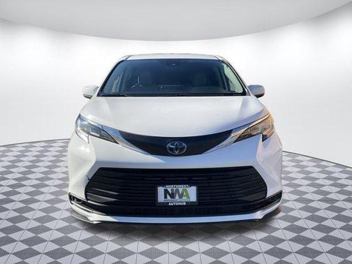2023 Toyota Sienna LE