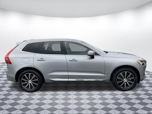Bright Silver Metallic 2018 Volvo XC60 T5 Inscription