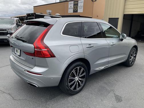 Bright Silver Metallic 2018 Volvo XC60 T5 Inscription