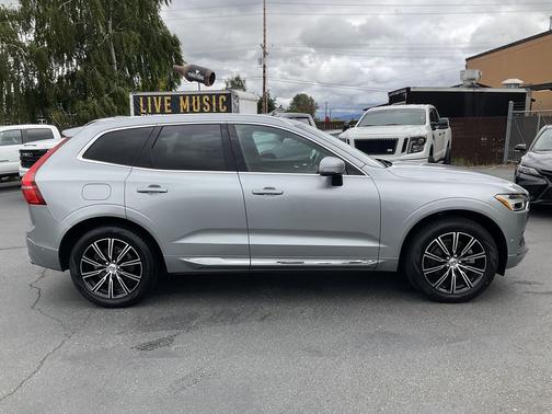 Bright Silver Metallic 2018 Volvo XC60 T5 Inscription