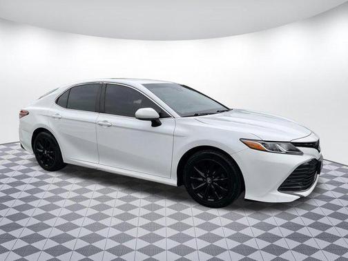 Super White 2018 Toyota Camry LE