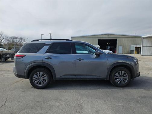 2025 Nissan Pathfinder SV FWD