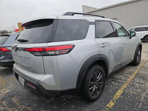 2024 Nissan Pathfinder SV FWD