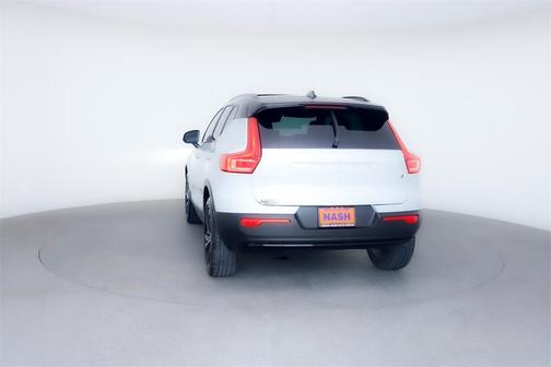 2022 Volvo XC40 T5 R-Design