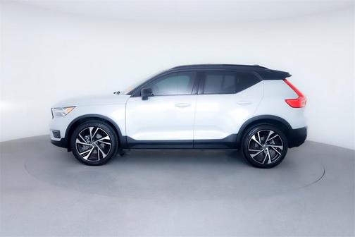 2022 Volvo XC40 T5 R-Design
