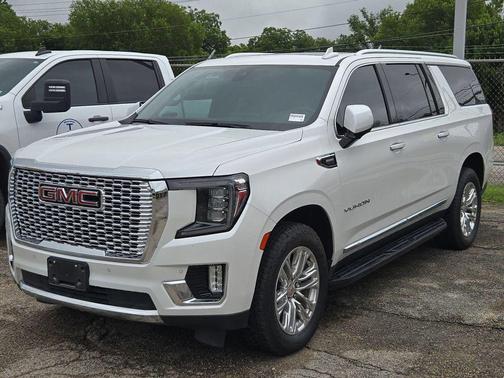White Frost Tricoat 2021 GMC Yukon XL SLT