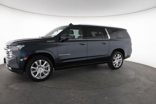 Evergreen Gray Metallic 2022 Chevrolet Suburban 4WD High Country