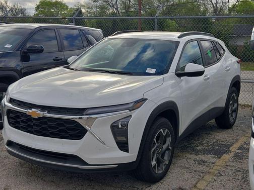 Summit White 2025 Chevrolet Trax LT