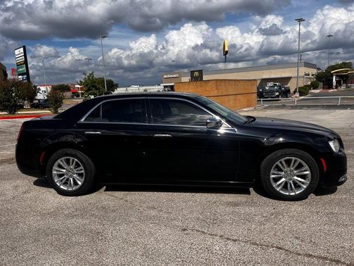 2017 Chrysler 300C Base