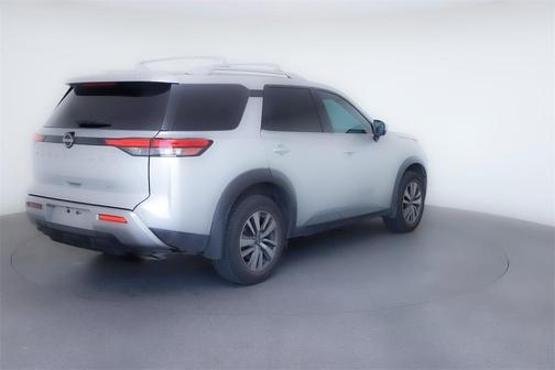 2022 Nissan Pathfinder SL 2WD