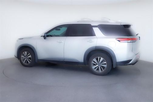 2022 Nissan Pathfinder SL 2WD