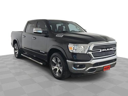 Diamond Black Crystal Pearlcoat 2022 RAM 1500 Laramie