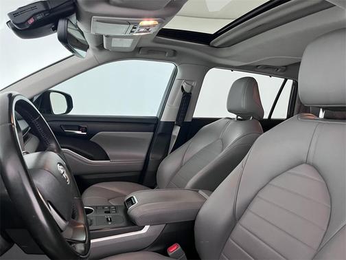 2023 Toyota Highlander Hybrid XLE