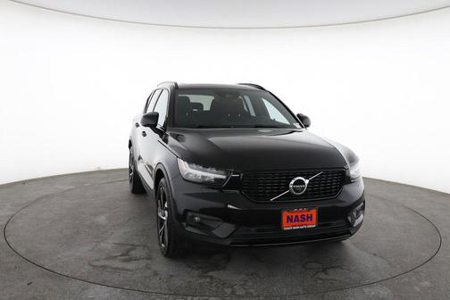 Onyx Black Metallic 2021 Volvo XC40 T4 R-Design