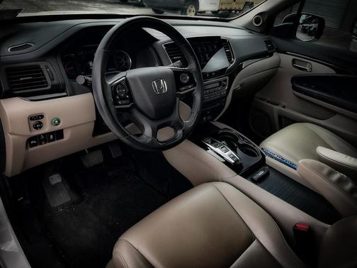 2021 Honda Pilot Touring 8-Passenger
