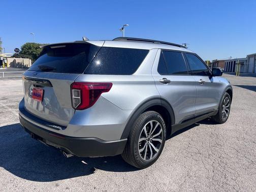 2022 Ford Explorer ST-Line