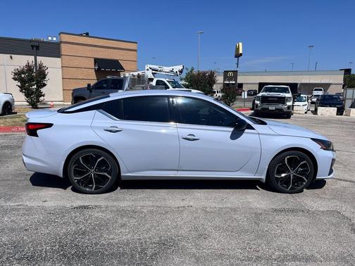2023 Nissan Altima SR FWD