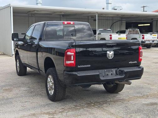 Diamond Black Crystal Pearlcoat 2024 RAM 2500 Laramie Crew Cab 4x4 6'4' Box