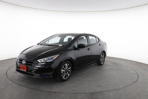 Super Black 2025 Nissan Versa 1.6 SV