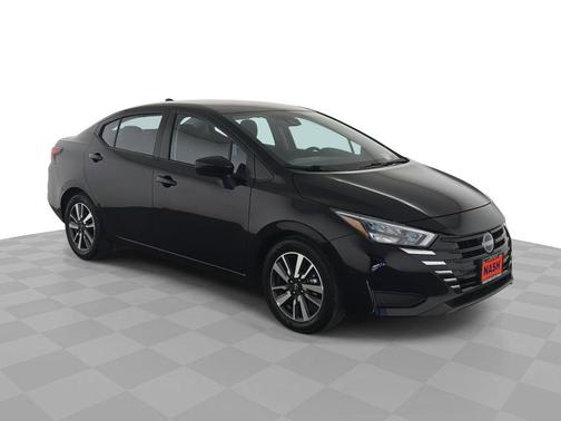 Super Black 2025 Nissan Versa 1.6 SV