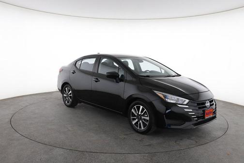 Super Black 2025 Nissan Versa 1.6 SV