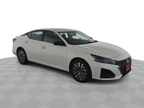 Glacier White 2025 Nissan Altima 2.5 SV