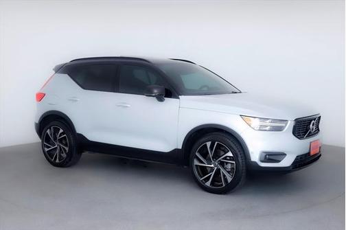 2022 Volvo XC40 T5 R-Design