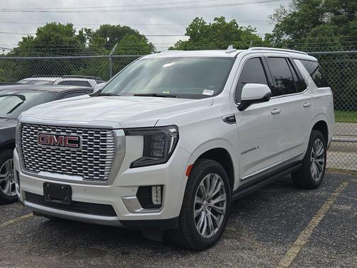 White Frost Tricoat 2021 GMC Yukon Denali