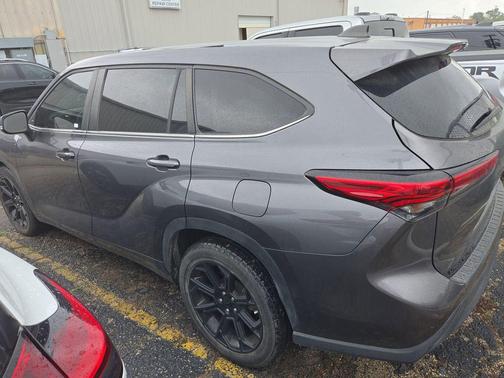Magnetic Gray Metallic 2023 Toyota Highlander L