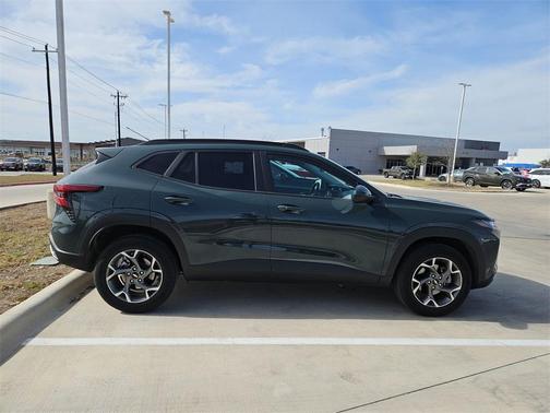 2025 Chevrolet Trax LT