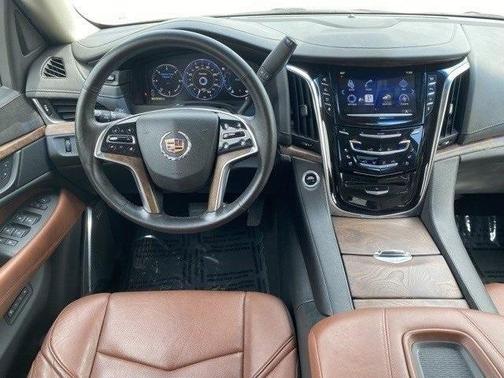 Photo 4 of 43 of 2015 Cadillac Escalade Premium