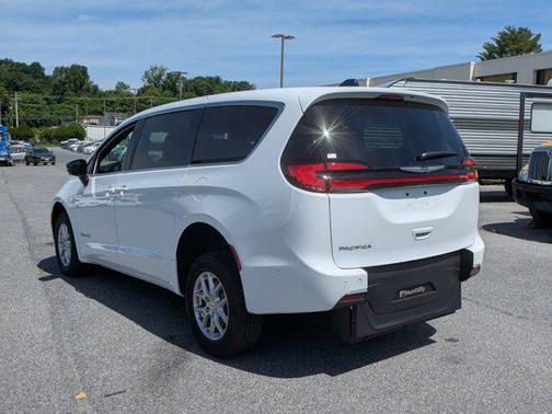 2025 Chrysler Pacifica L