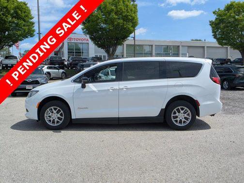 2025 Chrysler Voyager LX