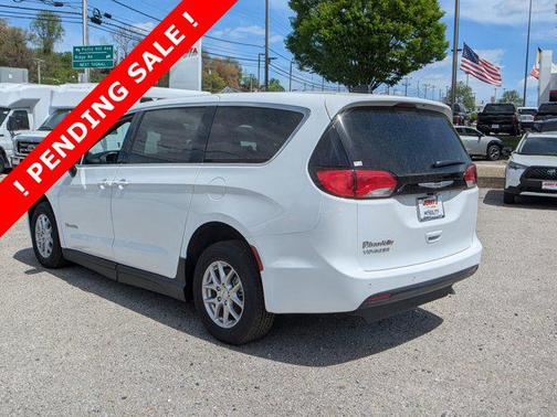 2025 Chrysler Voyager LX